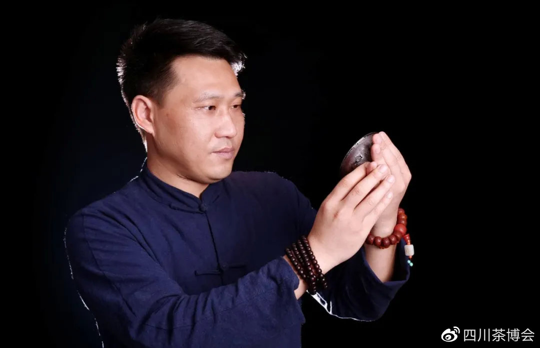 成都茶博會(huì)熱烈歡迎建盞美術(shù)師田景！